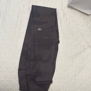 ALO Yoga Women's Dark Gray Camo Leggings